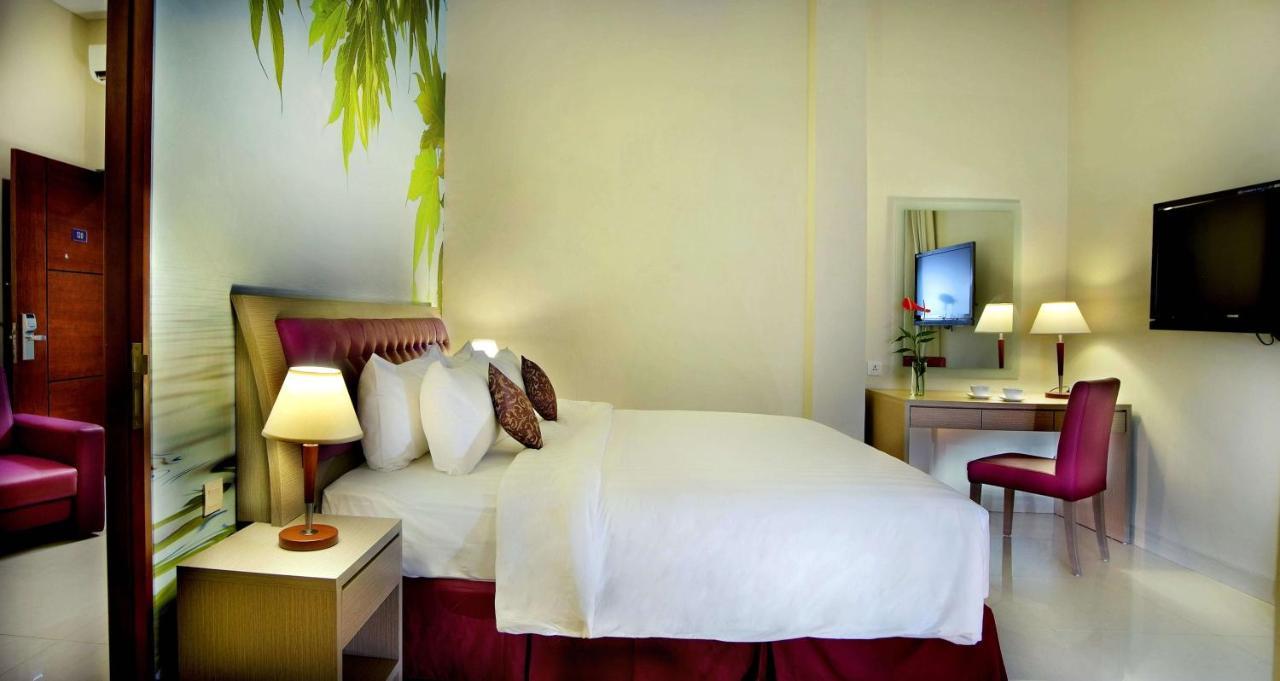 Kuta Central Park Hotel Екстер'єр фото