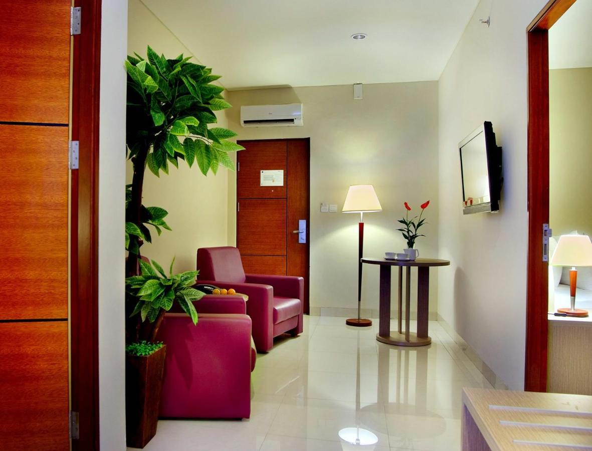Kuta Central Park Hotel Екстер'єр фото