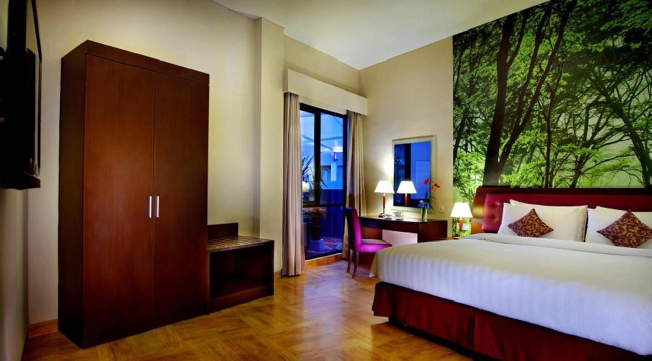 Kuta Central Park Hotel Екстер'єр фото