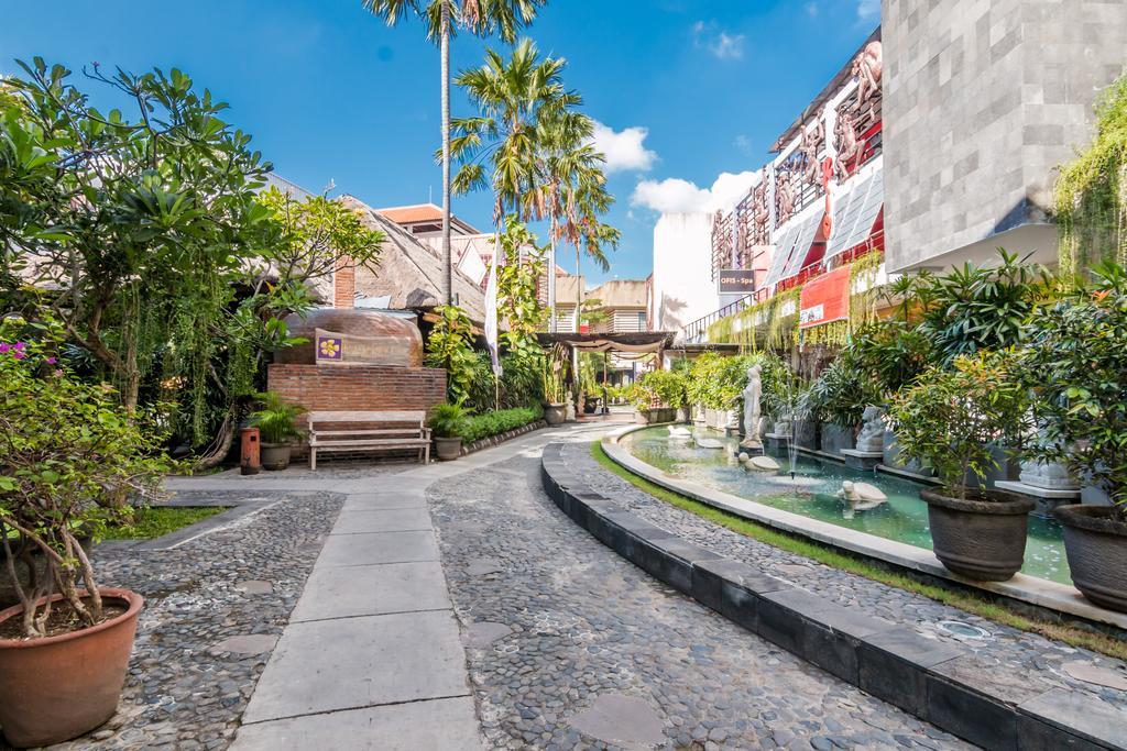 Kuta Central Park Hotel Екстер'єр фото