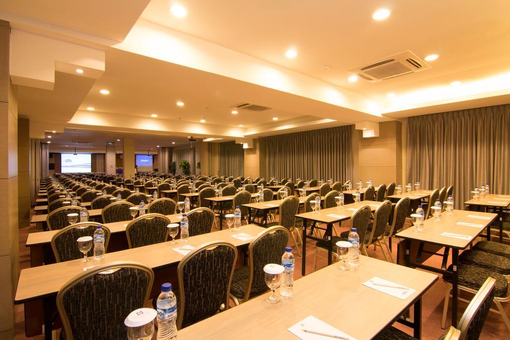 Kuta Central Park Hotel Екстер'єр фото