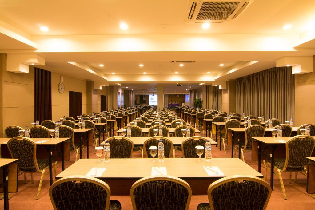 Kuta Central Park Hotel Екстер'єр фото