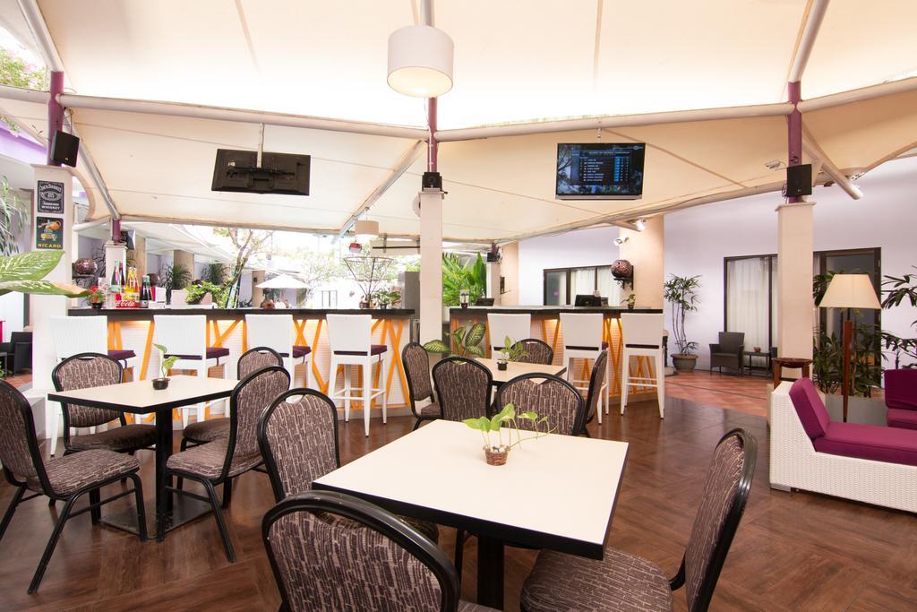 Kuta Central Park Hotel Екстер'єр фото